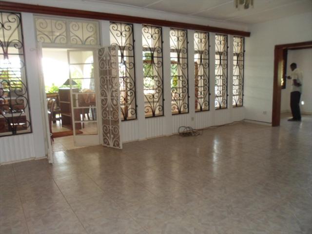 Bungalow for rent in Kololo Kampala