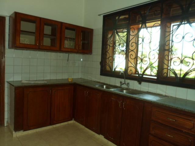 Bungalow for rent in Kololo Kampala