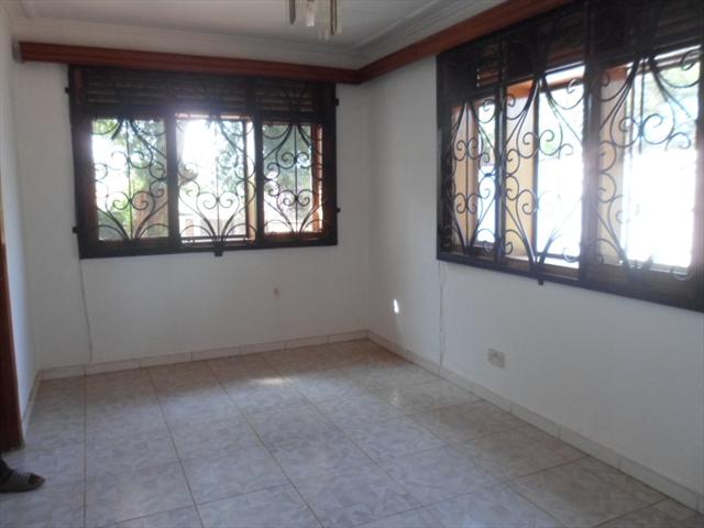 Bungalow for rent in Kololo Kampala