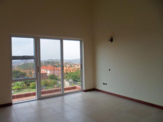 Villa for sale in Lubowa Wakiso