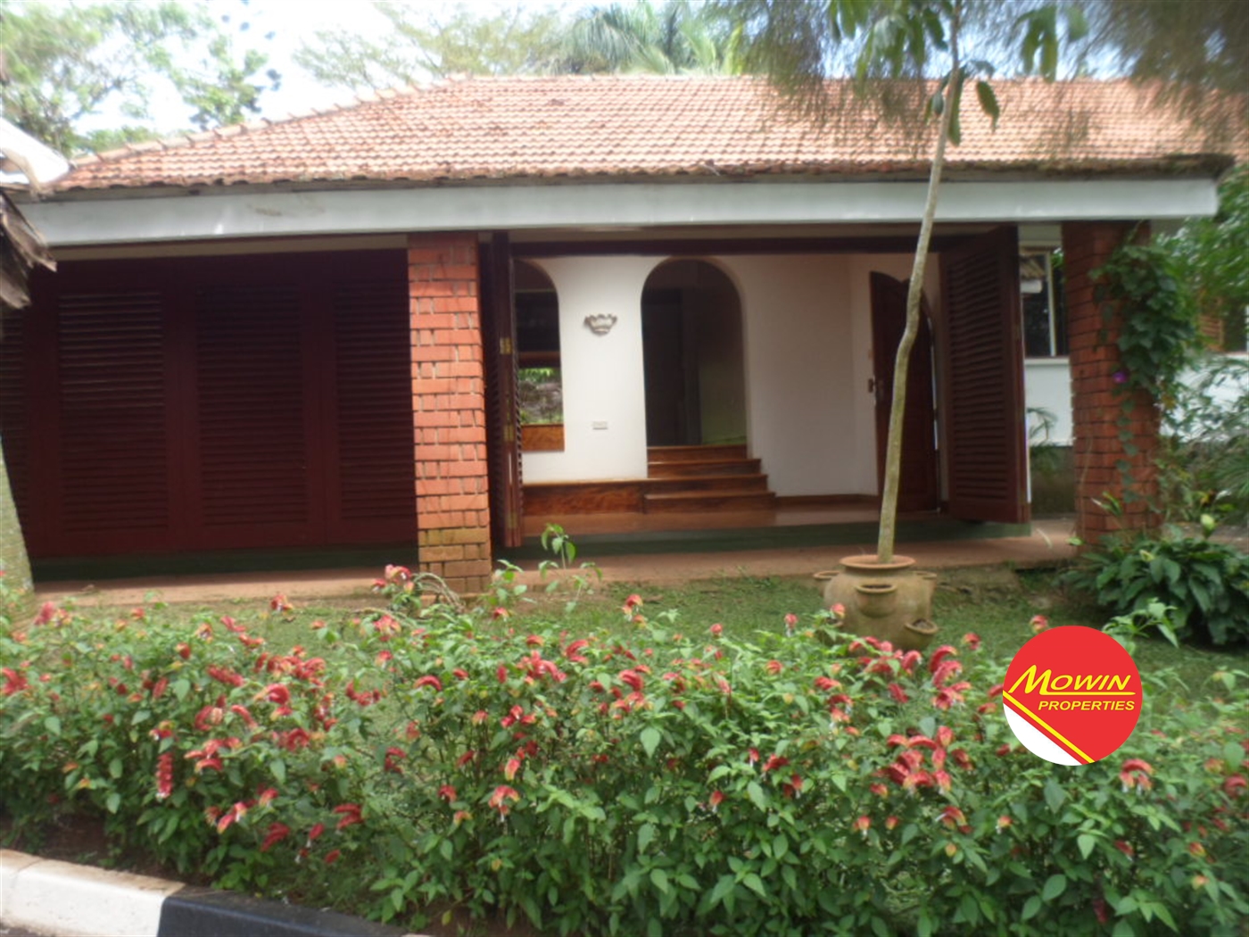 Bungalow for rent in Bugoloobi Kampala